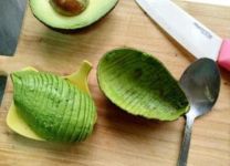 牛油果怎么剥皮容易
